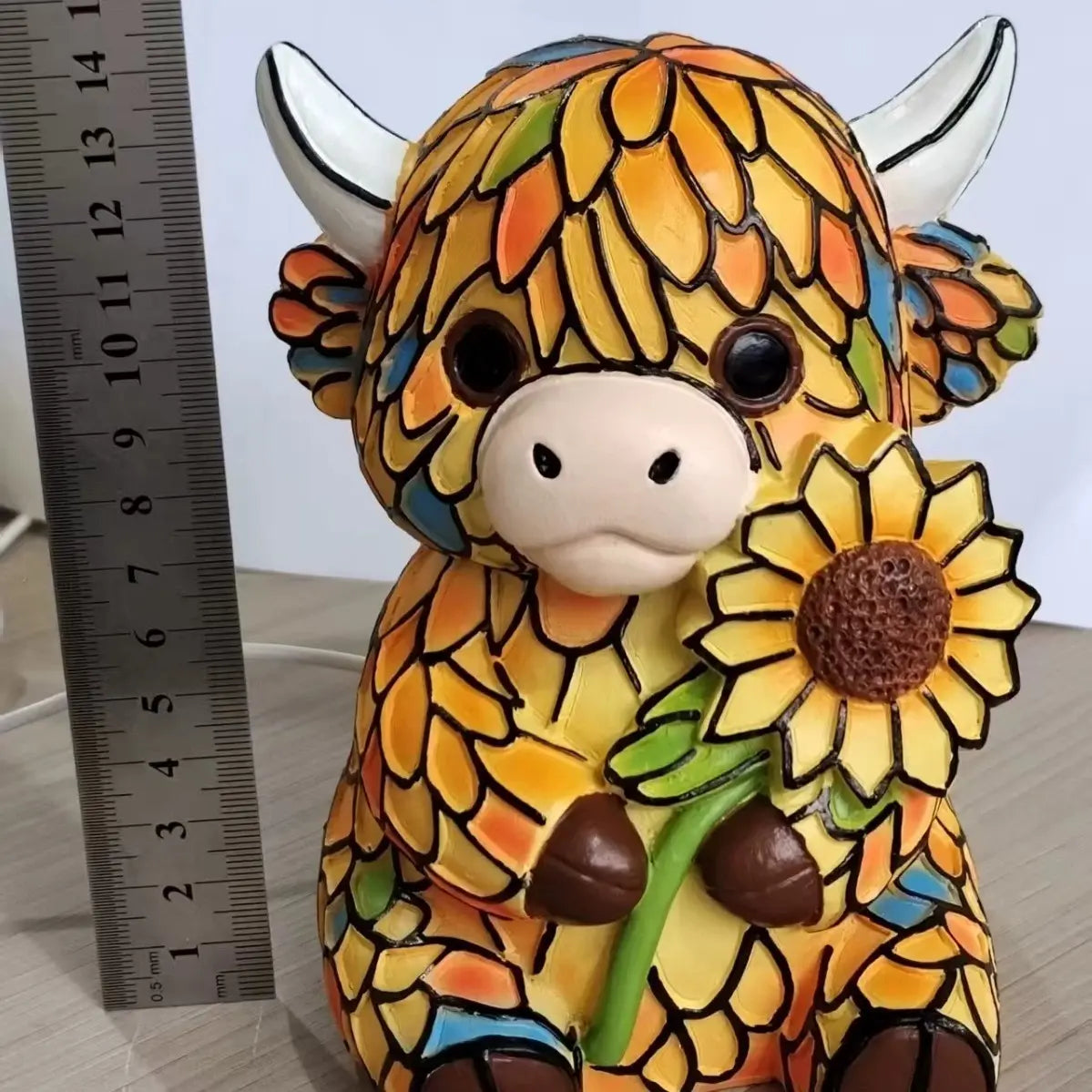 Highland Cow LED Night Light - Cute Resin Animal Figurine Table Lamp (USB)